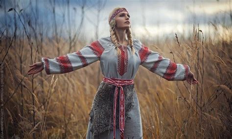 Значение подвешенных бус на шее: поверья и суеверия