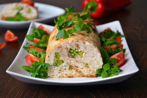 Изысканный рулет с начинкой из куриного фарша