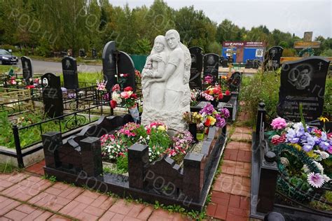 Падение памятников на кладбище: приметы и значения