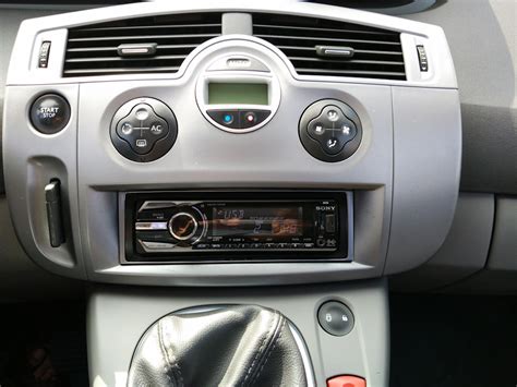 Подготовка к замене магнитолы на Renault Scenic 2