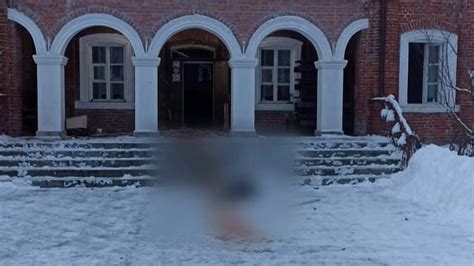 Упала люстра на голову: причины и предсказания