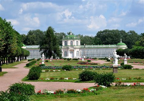 Усадьба и парк перед Кремлем